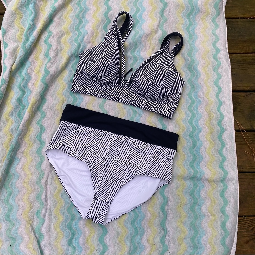 XL Calia by Carrie Underwood bikini.